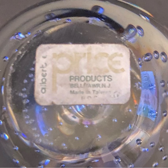 Clear Paperweight Controlled Bubble Glass Apple - Picture 4 of 4